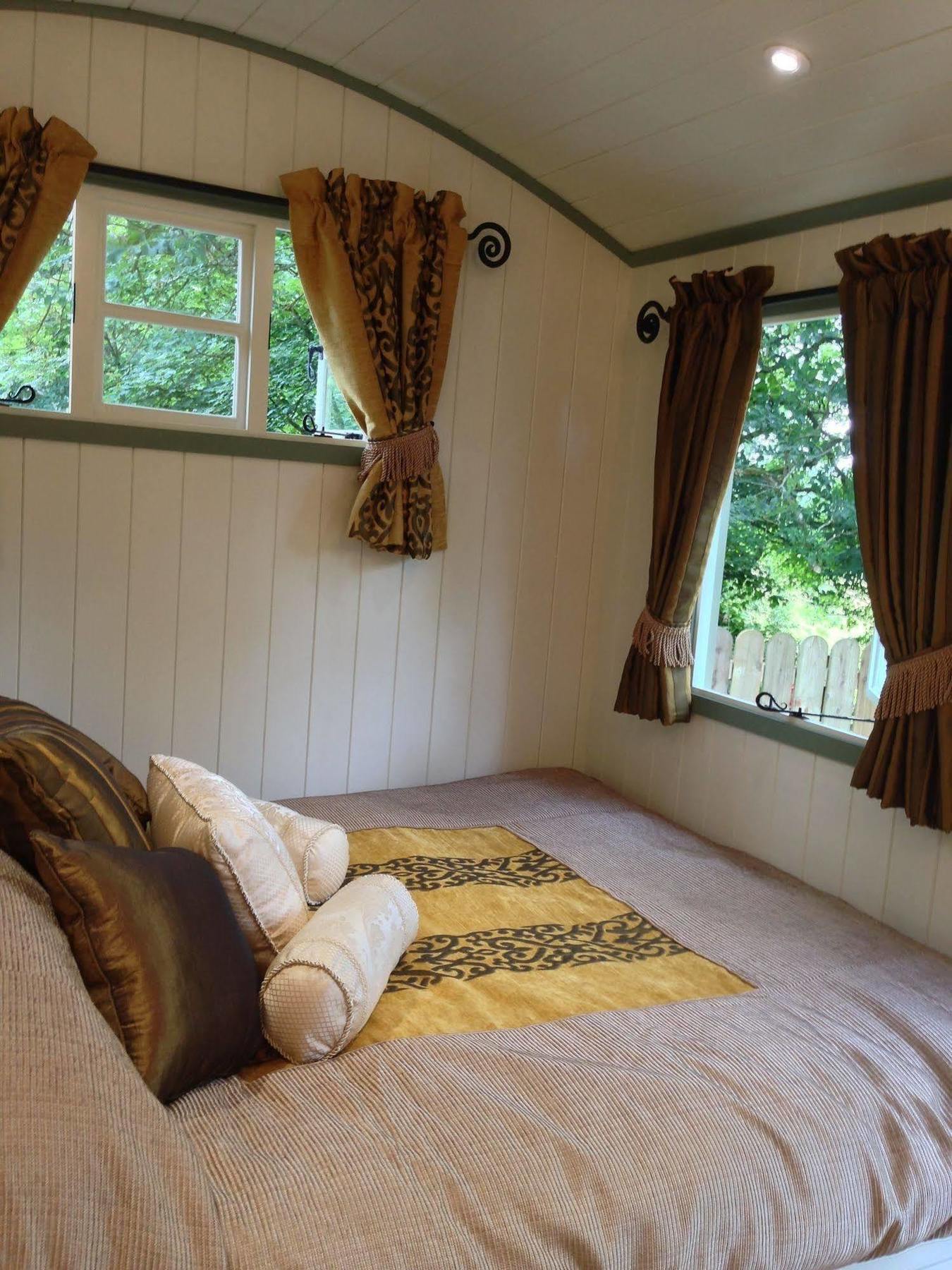 Posh Huts Farmstay Falstone 外观 照片