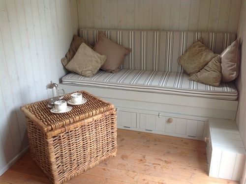 Posh Huts Farmstay Falstone 外观 照片